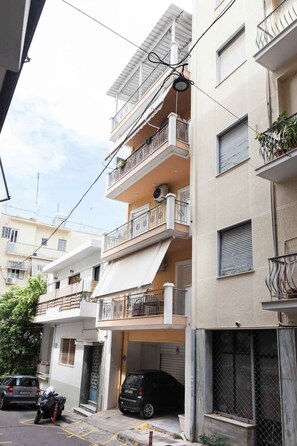 Exterior - Home Away from Home 2 Bedroom Apt in Zografou (Zografou)