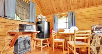 Lovely Rustic Cabin in Bloomington