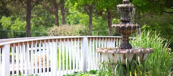 Lovely Rustic Cabin in Bloomington