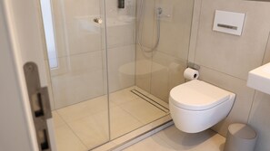 Bruser, hårtørrer, håndklæder, Sæbe