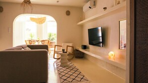 A modern living room with a sofa, TV, and decorative items. - Vacation apartment Matimar, Costa Calma, terrace, WiFi (Costa Calma)