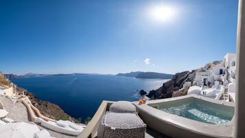 Studio Panoramique, bain Ă remous, vue mer | Vue de la chambre