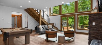 Pool!!! 5BR Mountain Modern Luxury in Ellijay! Water Wall!