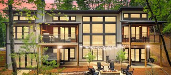 Pool!!! 5BR Mountain Modern Luxury in Ellijay! Water Wall!