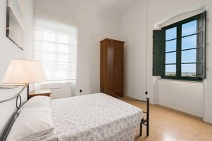 6 chambres, fer et planche à repasser, lit parapluie, Wi-Fi gratuit