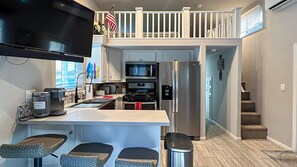 Refrigerador, horno, placa de cocina, cafetera/tetera