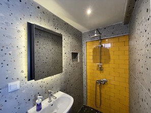 Standard Double Room | Bathroom | Shower, free toiletries, hair dryer, slippers - Cabbana Hotel Lara (Antalya)