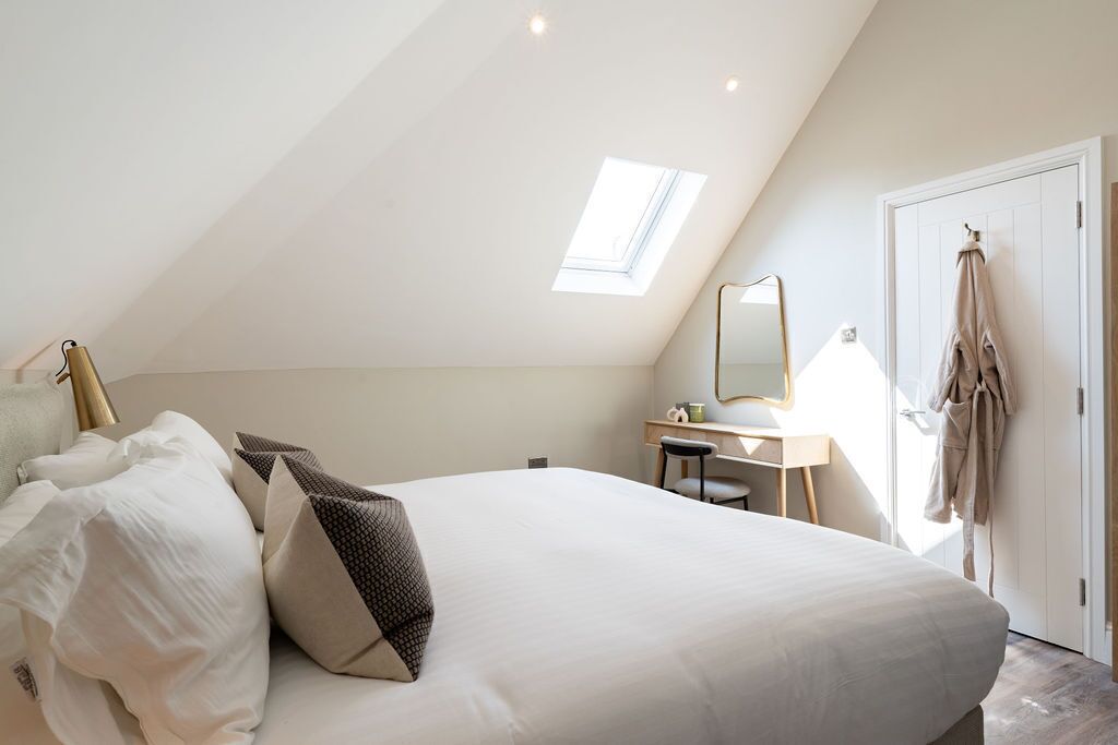 Comfort Apartment | Egyptian cotton sheets, premium bedding, desk, laptop workspace