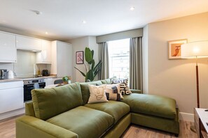 Living area - YourApartment - Wellington Place (Bristol)
