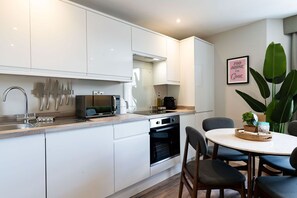 Private kitchen - YourApartment - Wellington Place (Bristol)