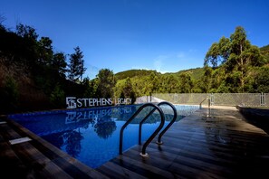 Hồ bơi ngoài trời 