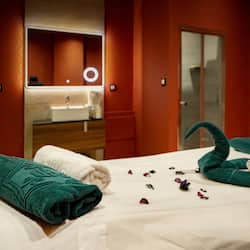 Sauna, steam room, body treatments, body scrubs, facials
