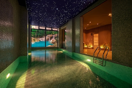Un sauna, baño turco, tratamientos corporales, exfoliaciones corporales