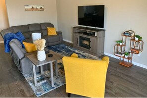 Smart TV, chimenea, videojuegos y reproductor de DVD 