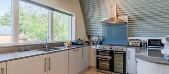 The Dutchy - sleeps 14 guests  in 7 bedrooms