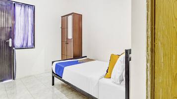 Kamar Double Ekonomi | Ruang kerja ramah laptop, Wi-Fi gratis, dan seprai linen