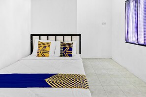 Economy Double Room | Laptop workspace, free WiFi, bed sheets