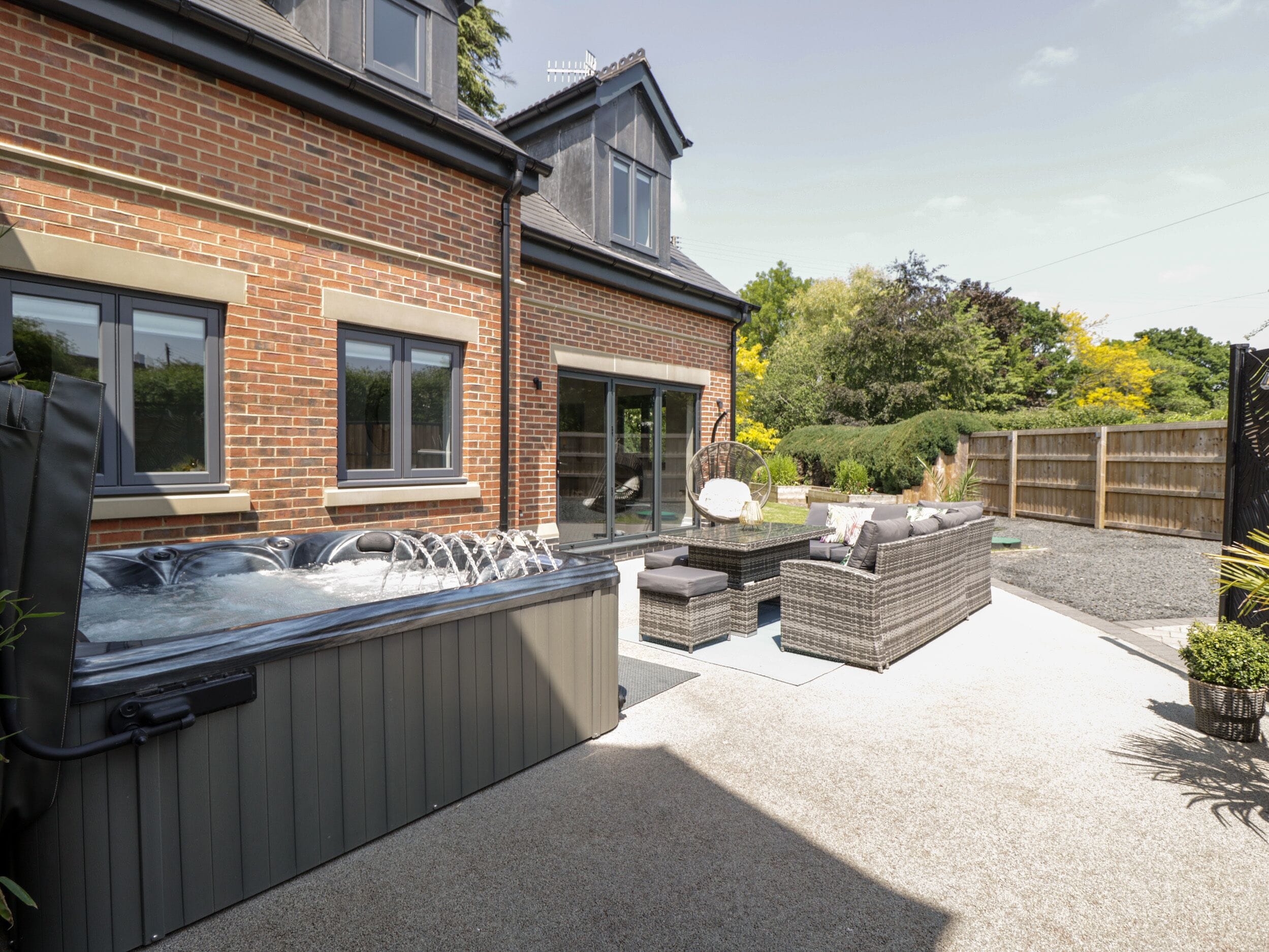 المنطقة المحيطة بالمنشأة