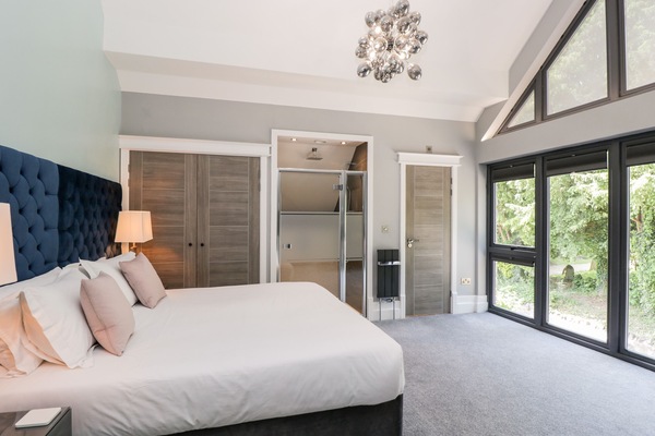 5 bedrooms, individually decorated, individually furnished, free WiFi