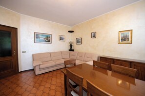 Comfort Apartment | Living area | Flat-screen TV