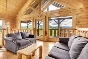 تلفزيون، مدفأة، ألعاب فيديو، كرة قدم الطاولة