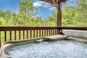 Outdoor spa tub - American Honey, “Cozy Cabin Retreat in the Smokies – Comfort & Fun for All” (Gatlinburg)