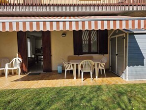 Outdoor dining - Holiday apartment with air conditioning (Lazise)