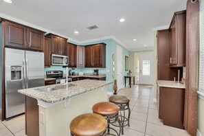 Fridge, microwave, oven, stovetop - 450 Paradise 8BD Villa- Game Room Pool&Spa (Kissimmee)
