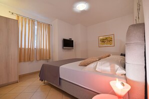 2 bedrooms, iron/ironing board, free WiFi, bed sheets - Apartment Libra With Private Pool (Okrug Gornji)