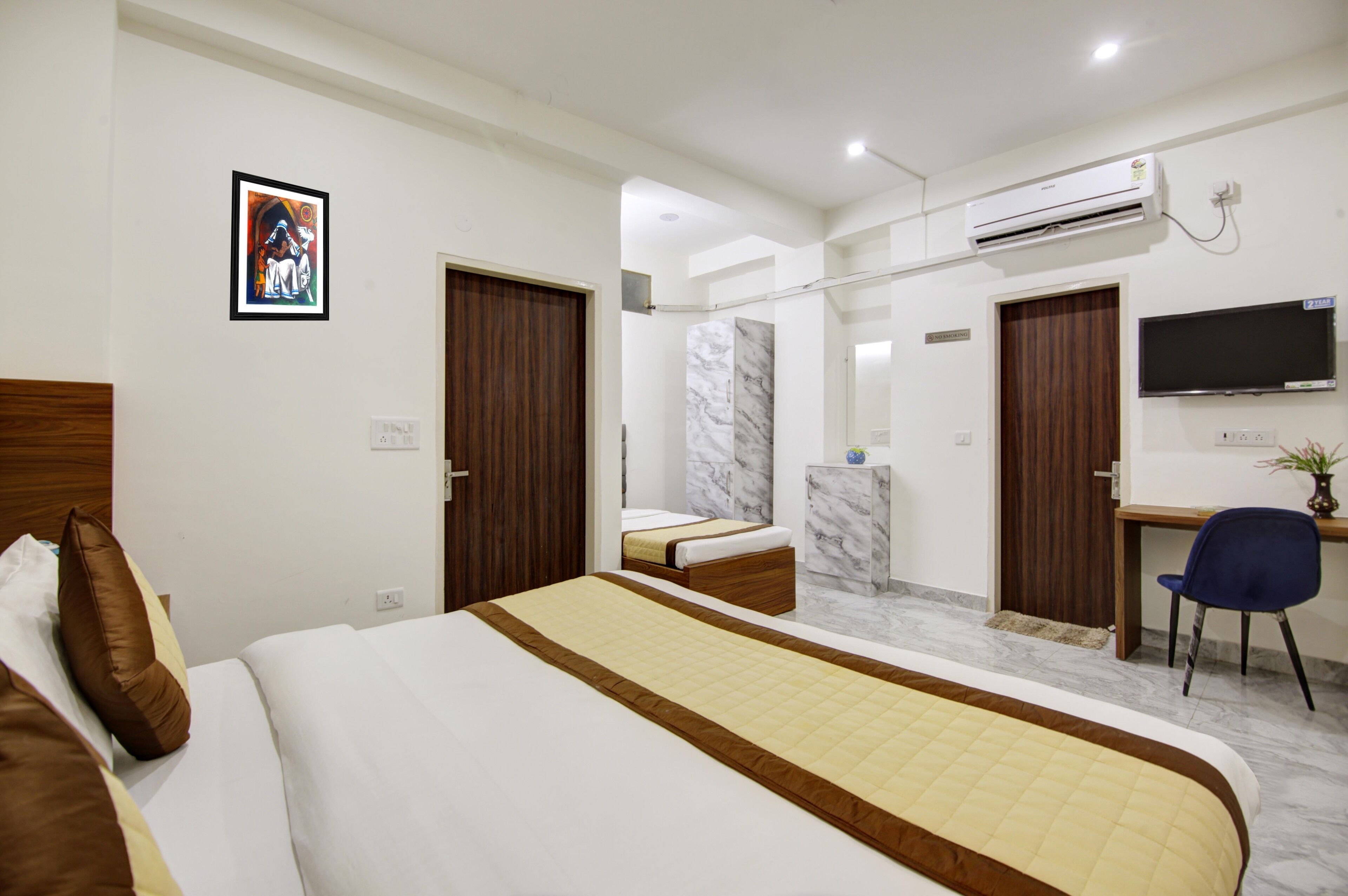 Photo - Hotel S B Inn Near New Delhi railway Station Paharganj