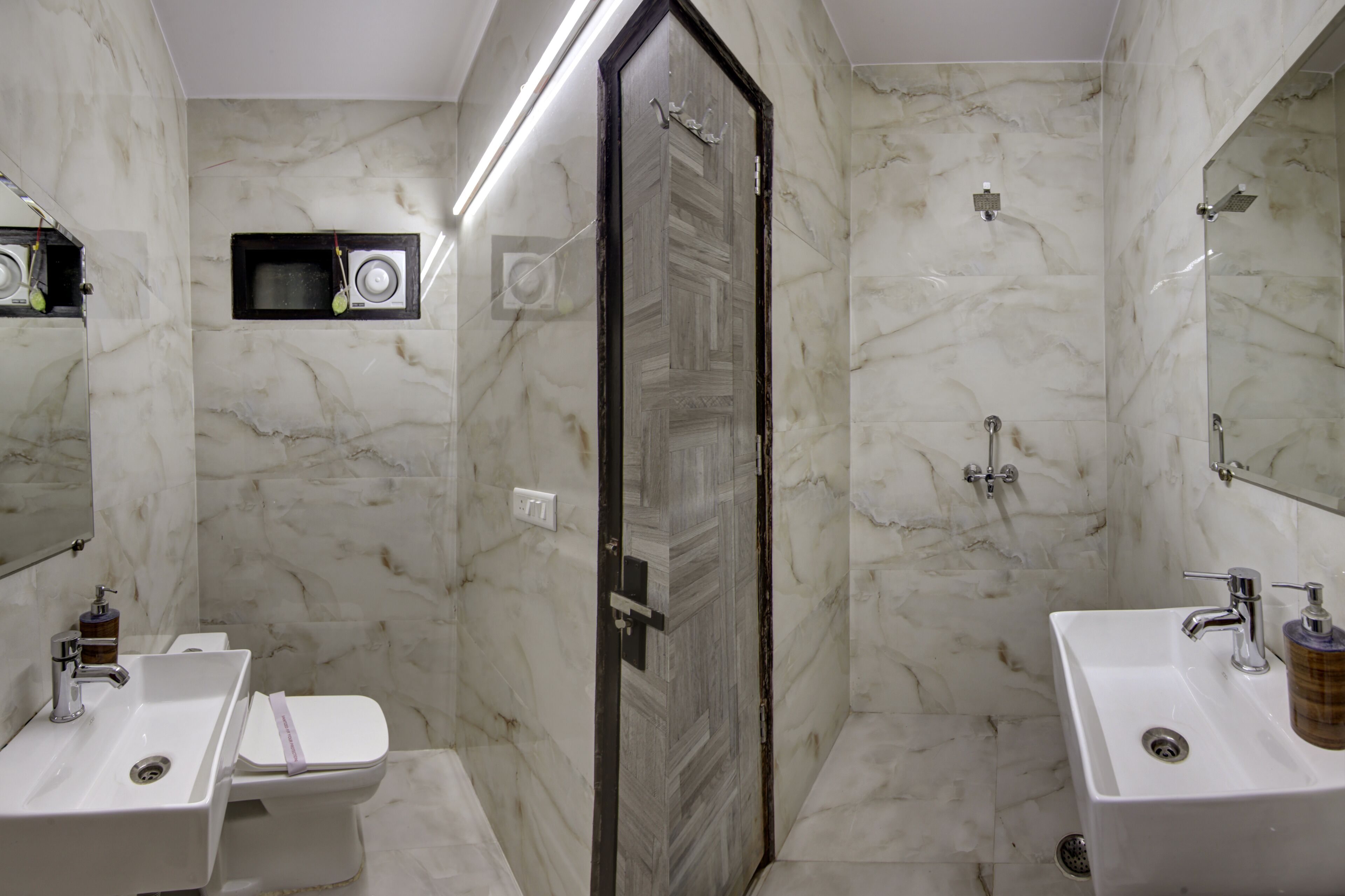 Photo - Hotel S B Inn Near New Delhi railway Station Paharganj