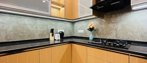 Réfrigérateur, micro-ondes, four, lave-vaisselle