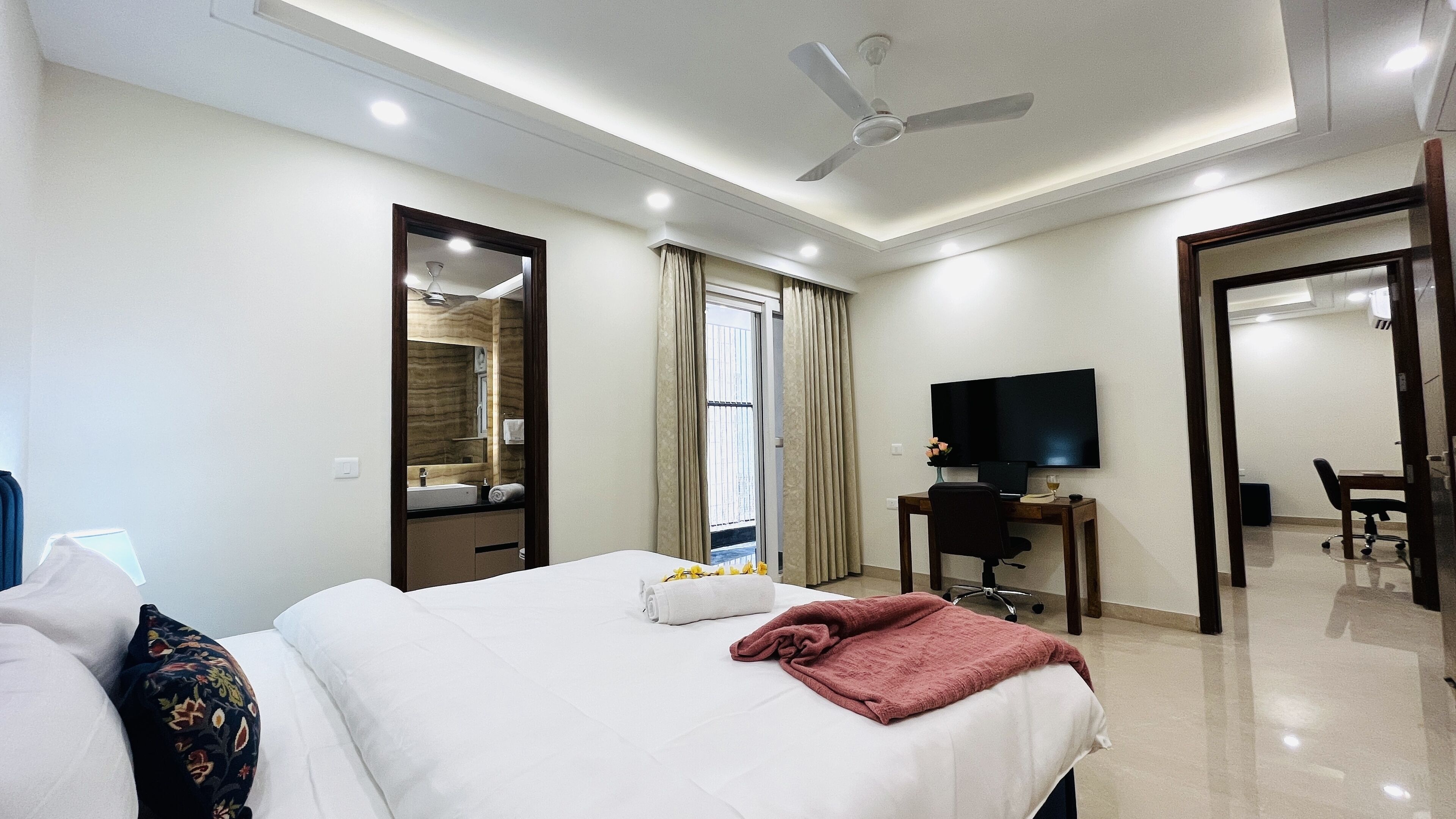 3 bedrooms, iron/ironing board, free WiFi, bed sheets