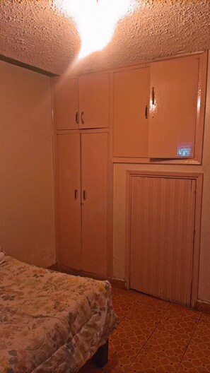 Laptop workspace, blackout drapes, WiFi, bed sheets - Savannah Road (Nairobi)