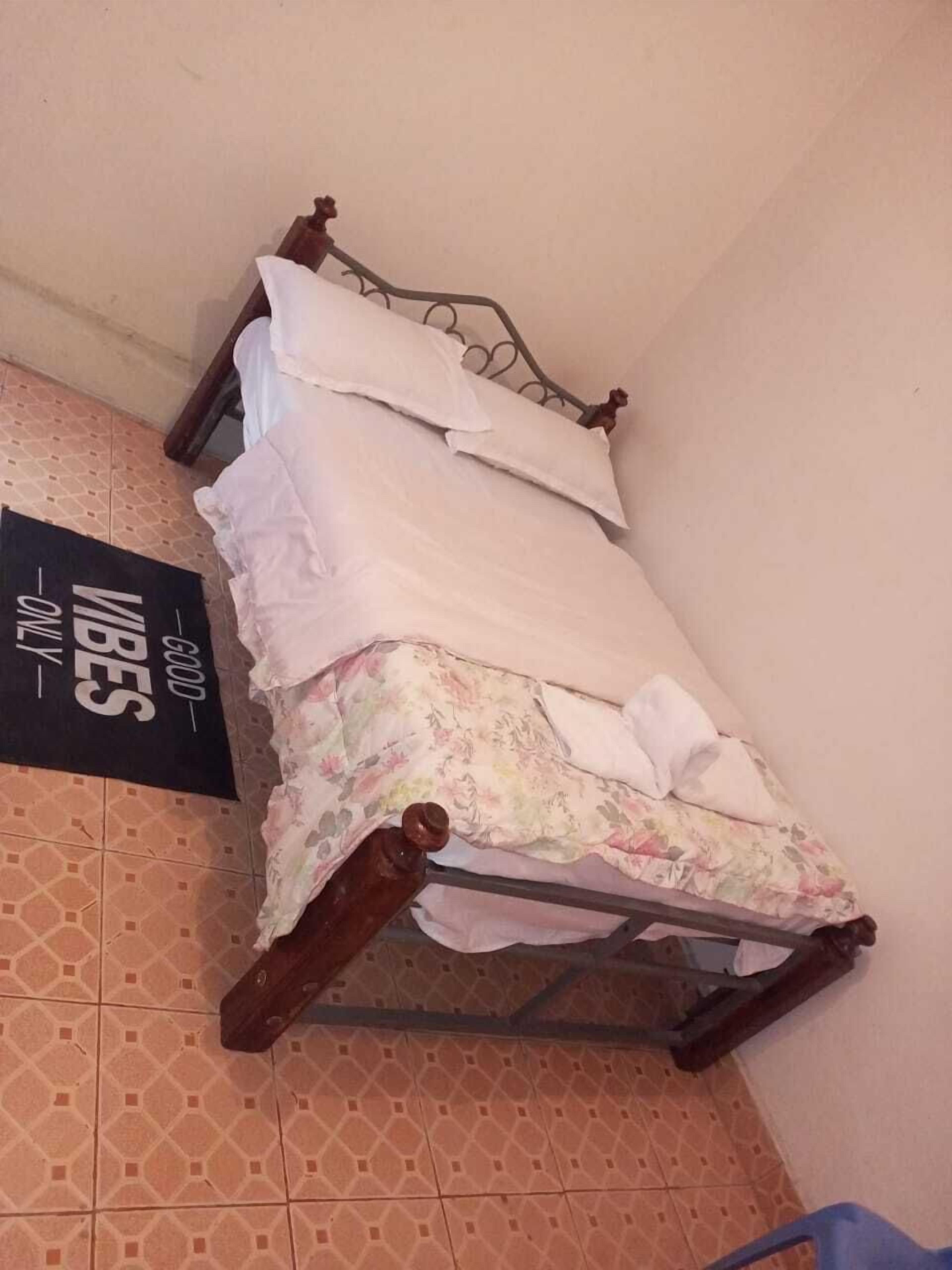 Laptop workspace, blackout drapes, WiFi, bed sheets