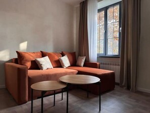 TV - Cosy Studio • 10min from Cascade • Self Check-In (Yerevan)