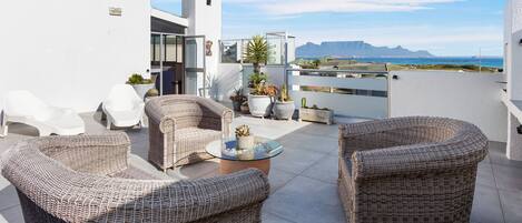 Apartment (2 Bedrooms) | Front of property