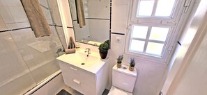 Hårføner og håndklær