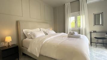 1 quarto, cofres nos quartos, escrivaninha