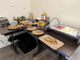 Café da manhã continental todos os dias mediante uma taxa