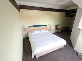 Habitación básica doble | Wifi gratis y ropa de cama
