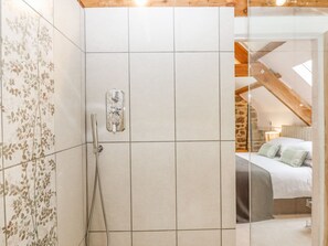 Shower - The Coach House at Thorn Farm (Exeter)