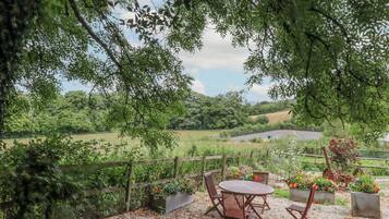 Cottage | Outdoor dining