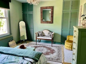 4 bedrooms, iron/ironing board, travel cot, free WiFi