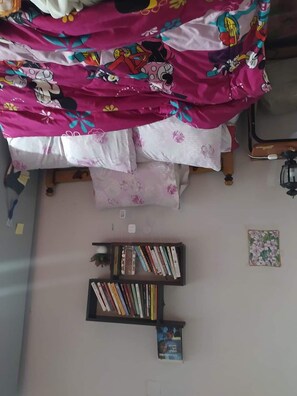 4 habitaciones, caja de seguridad en la habitación y escritorio 