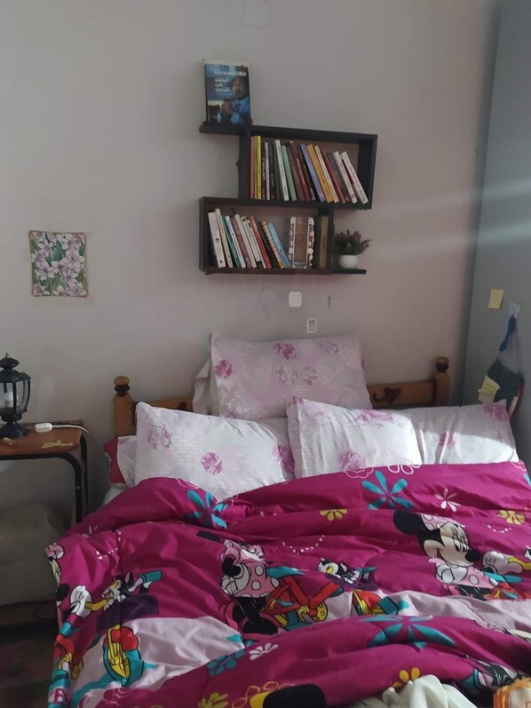 4 chambres, coffre-fort, bureau, fer et planche à repasser