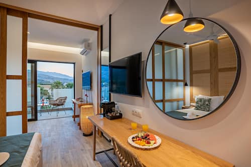 Junior Suite, Partial Sea View | 1 bedroom, free minibar items, in-room safe, desk