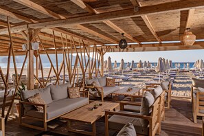 3 bars/lounges, rooftop bar - Georgioupolis Suites (Apokoronas)