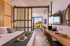 Junior Suite, Partial Sea View | 1 bedroom, free minibar items, in-room safe, desk - Georgioupolis Suites (Apokoronas)