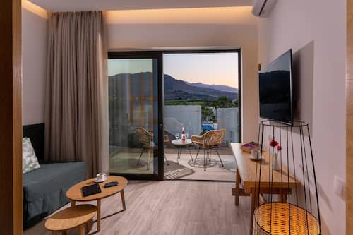 1 bedroom, free minibar items, in-room safe, desk